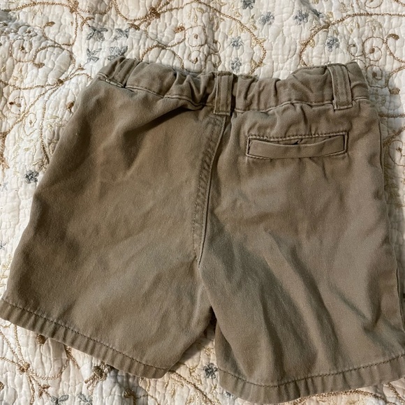 Carters 18M boys shorts - Picture 2 of 3